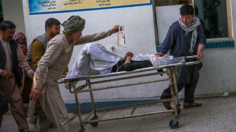 Експлозия до военното летище в Кабул причини множество жертви заяви