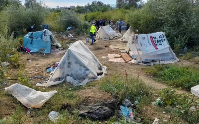 Столична община разтури поредния незаконен палатков лагер в София От