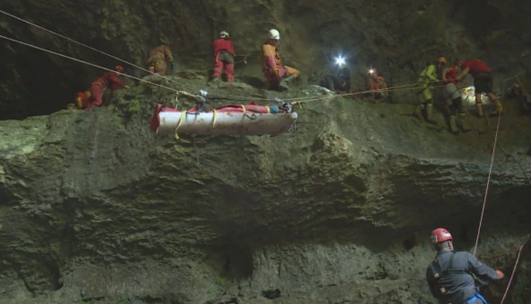 Българските пещерни спасители които отидоха да търсят хора в Турция