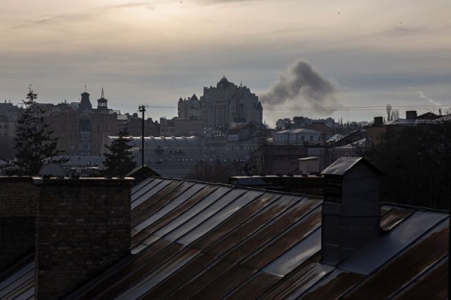 Взривове се чуха във и около Киев малко след полунощ