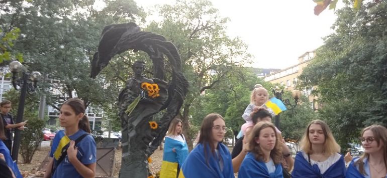Украинци и българи се събраха пред паметника на Тарас Шевченко
