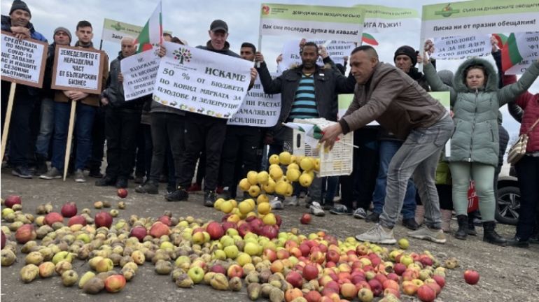 Протест на производители на плодове и зеленчуци затвори за час