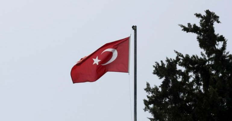 Най-малко един турските войник и двама турски полицаи бяха ранени