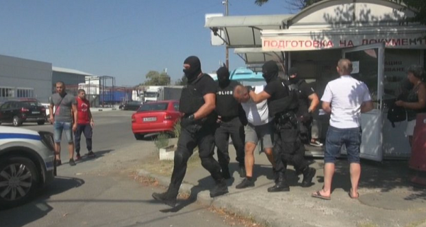 Мащабна полицейска акция се провежда в Бургас. Целта е противодействие