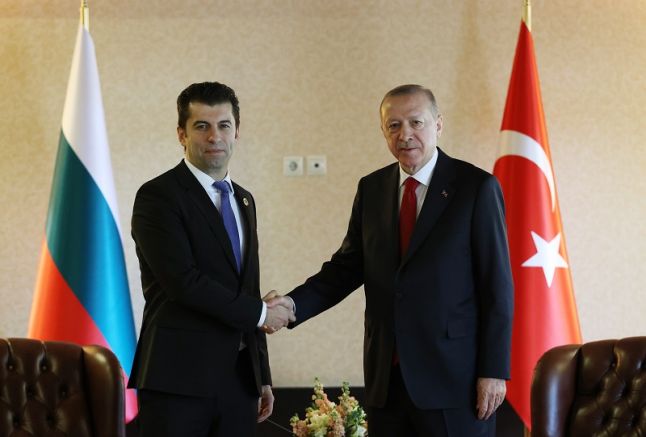 Турският президент Реджеп Тайип Ердоган прие българския премиер Кирил Петков Срещата