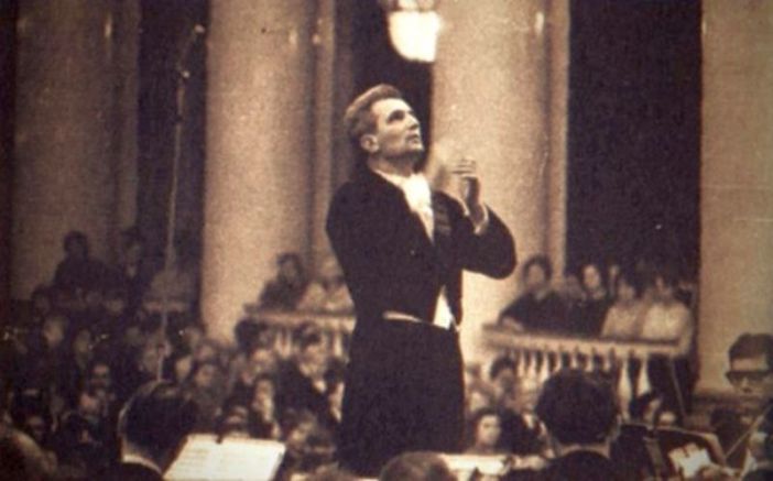 Добрин Петков дирижира Ленинградската (Петербургската) филхармония