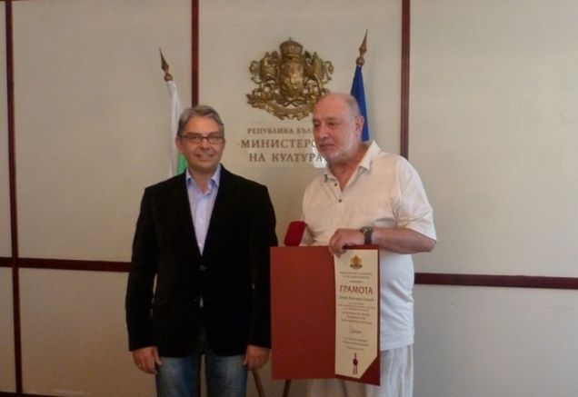 Красимир Спасов (мъжът отдясно)