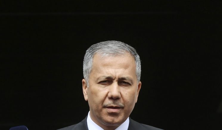 Министърът на вътрешните работи на Турция Али Йерликая съобщи че