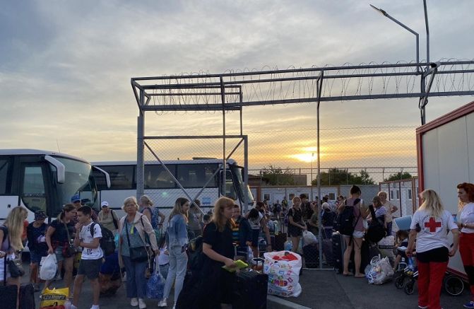 Над 10 5 милиона души са напуснали Украйна от началото на
