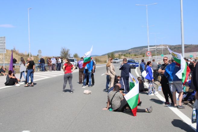 Протестиращите на автомагистрала Тракия край Стара Загора миньори и енергетици