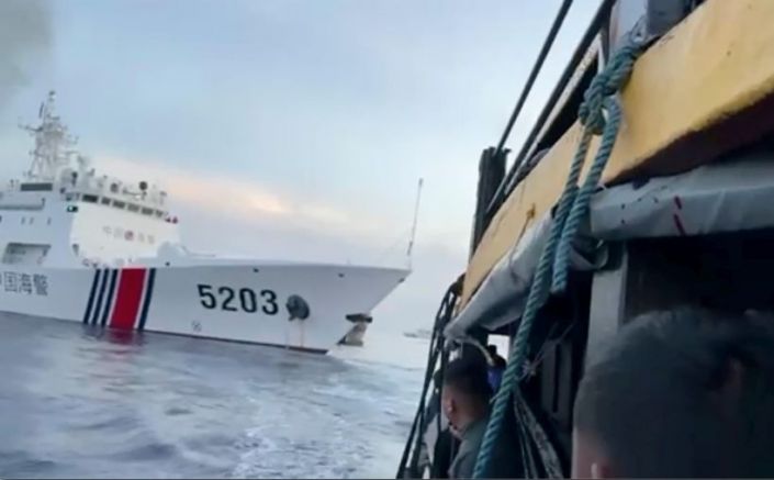 Манила заяви, че китайски кораби умишлено са ударили филипински лодки