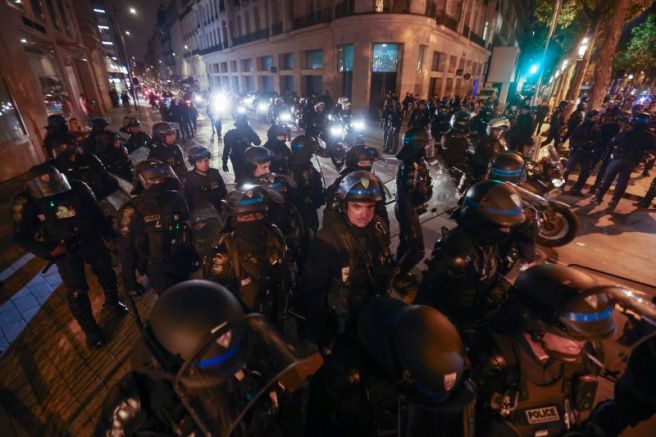 През нощта френските власти изпратиха подкрепления в градовете в които
