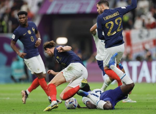 Франция елиминира Англия в оспорван мач за полуфиналите на Световното