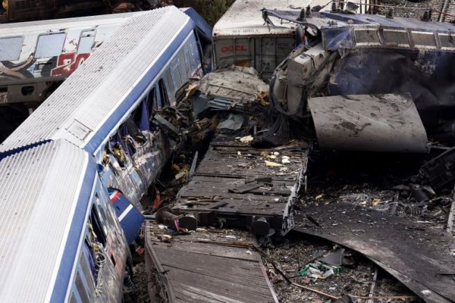 Началникът на гарата замесен в най смъртоносната железопътна катастрофа в Гърция