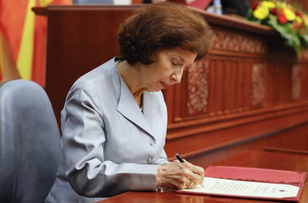 Гордана Силяновска Давкова положи клетва като президент на Македония и