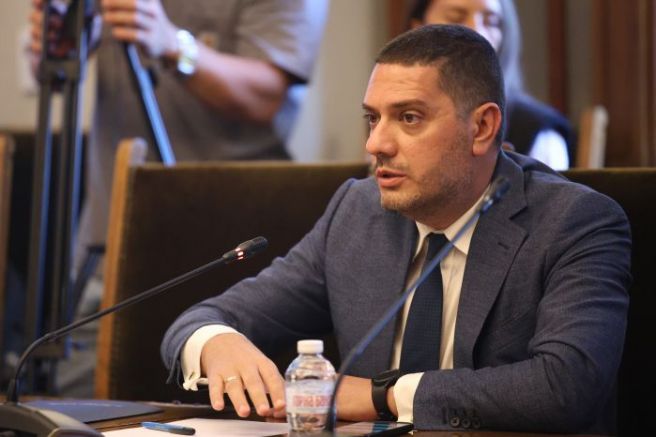 Конците на служебния кабинет ще дърпа единствено министър председателят Димитър Главчев