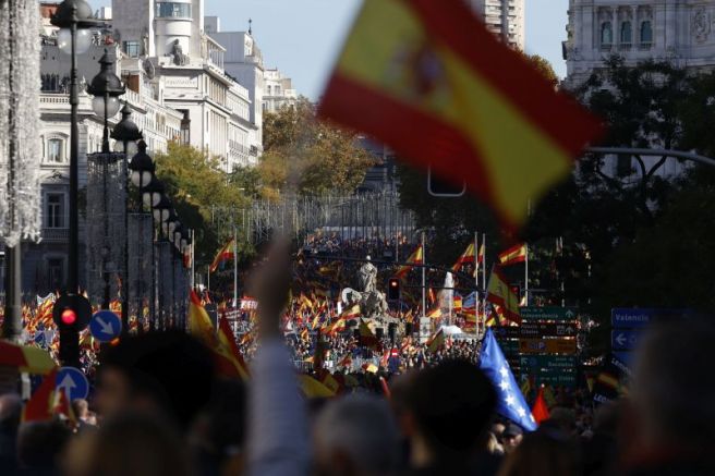 Десетки хиляди испанци излязоха по улиците на Мадрид в събота