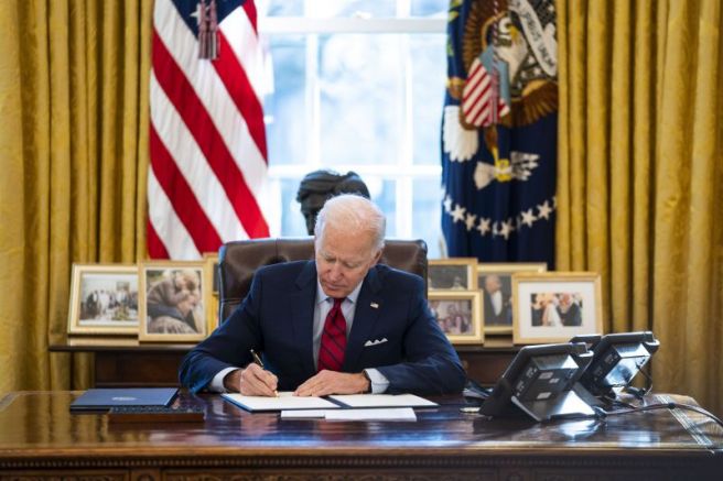 Президентът на САЩ Джо Байдън подписа късно снощи законопроекта, забраняващ