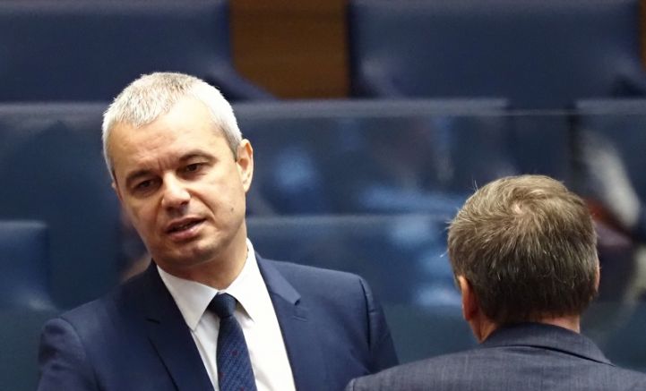 Лидерът на Възраждане Костадин Костадинов се изложи тотално в пленарната