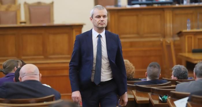 Лидерът на Възраждане направи скандални препратки в интервю по БНР