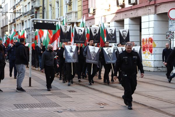 Голямо антикомунистическо шествие започна в центъра на София По същество