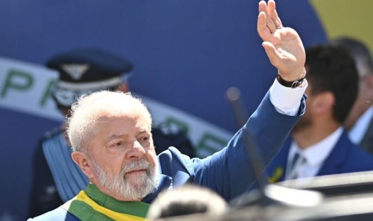 Бразилският лидер Луис Инасио Лула да Силваоттегли личното си уверение