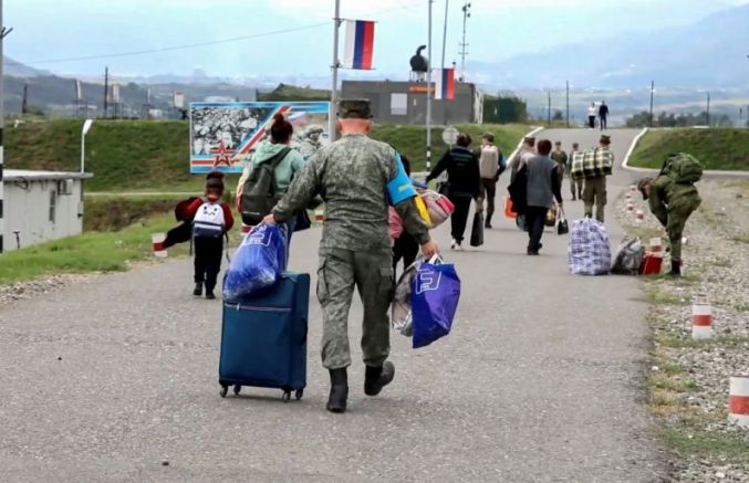 Първите бежанци от Нагорни Карабах пристигнаха днес в Армения В