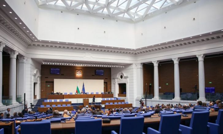 Народното събрание ще проведе извънредно заседание във вторник заради Закона