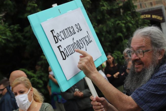 На 29 08 2023 почина общественикът дисидент поет и журналист Николай Колев Босия