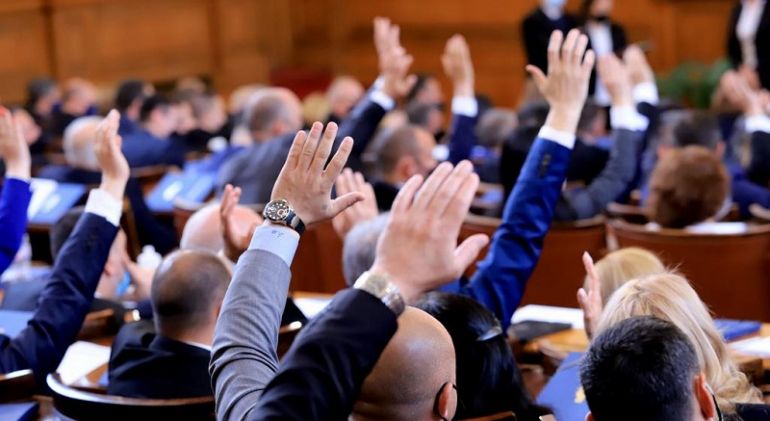 Народното събрание уреди преминаването на Българската банка за развитие ББР