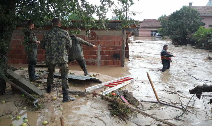 Трагедията на хората в засегнатите от наводнението населени места е