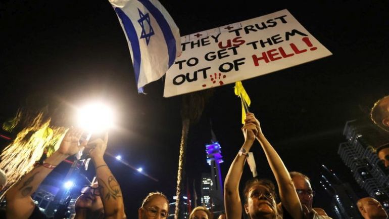 Хиляди протестираха в събота в Израел а натискът върху премиера