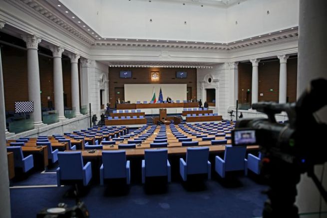 Народното събрание възобновява работа след като почива един месец заради
