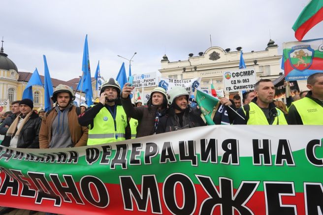 Стига реформи на парче заявиха протестиращи в центъра на София