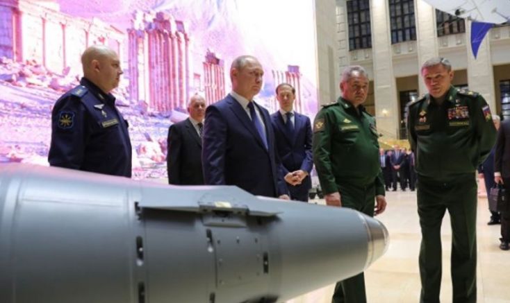 Вашингтон предупреждава за опасността от скорошна инвазия и обвинява Москва