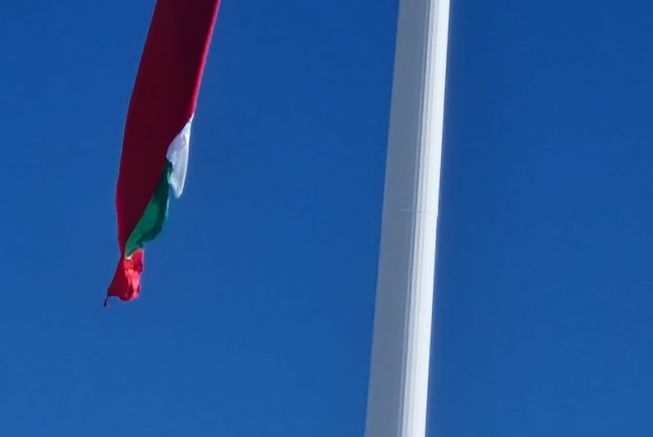 Българският флаг на пилона на Рожен издигнат по инициатива на