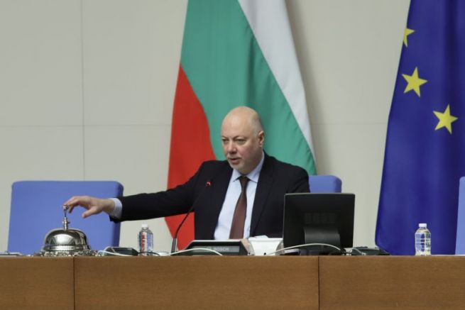 Снимка: БСП, Възраждане и ПП-ДБ отстраниха Росен Желязков като председател на НС