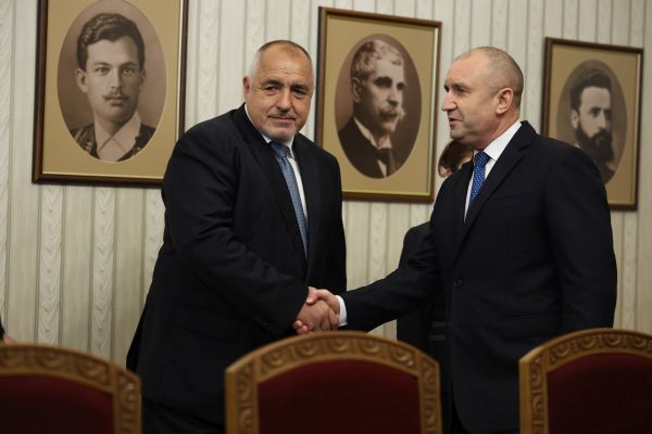 Бившият български министър председател Бойко Борисов представи кабинет на малцинството