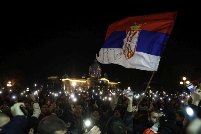 Сръбски активисти обявиха че възнамеряват да блокират сръбската столица Белград
