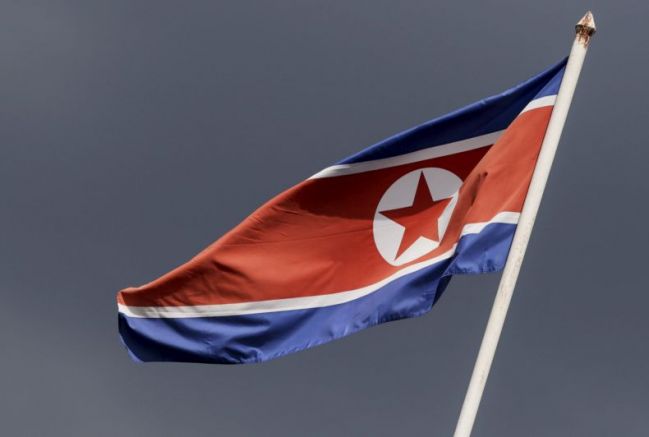Десетки севернокорейски войници пресякоха за кратко силно укрепената граница с
