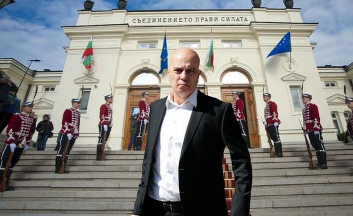 Лидерът на ИТН Слави Трифонов иска референдум за да каже