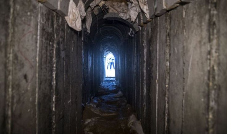 Израелската армия (ЦАХАЛ) заяви, че пуска вода в тунелите в