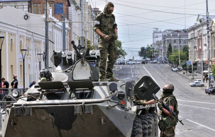 Войници от „Вагнер“ в превзетия Ростов, снимка: EPA/BGNES