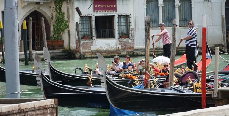 Венеция ще забрани туристическите групи от повече от 25 души
