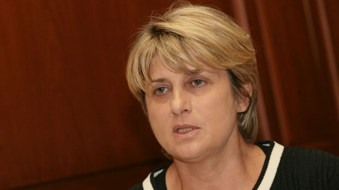 Министърът на младежта и спорта Весела Лечева направи промени в