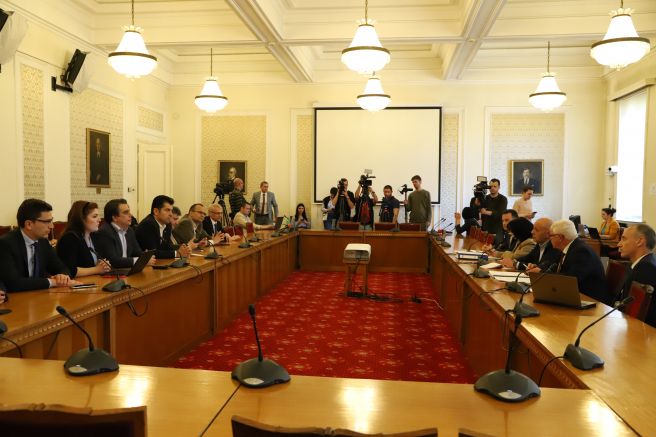 ГЕРБ-СДС и ПП-ДБ проведоха експертна среща по политики, засягащи бюджета,