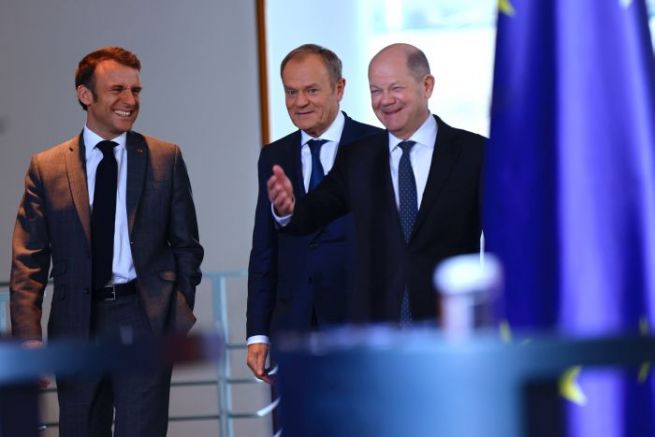 Френският президент Еманюел Макрон, германският канцлер Олаф Шолц и полският