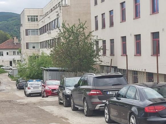 Възрастен пациент на частната болница в Благоевград скочи днес от