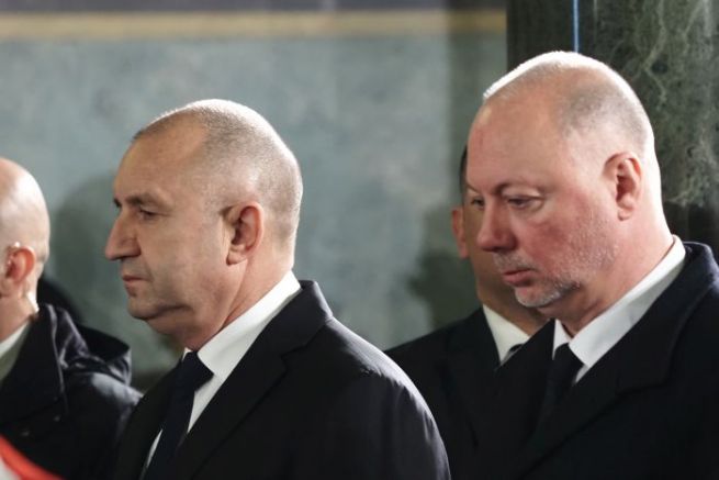 Румен Радев (вляво) на опелото на патриарх Неофит. Снимка: БГНЕС
