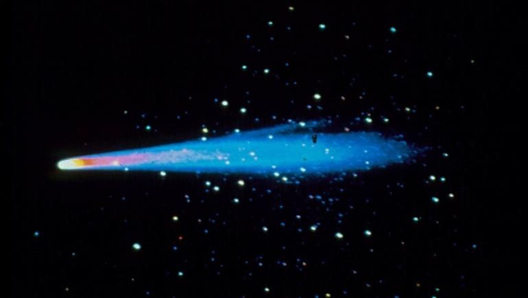 Така наречената Дяволска комета преминава покрай Земята по пътя си